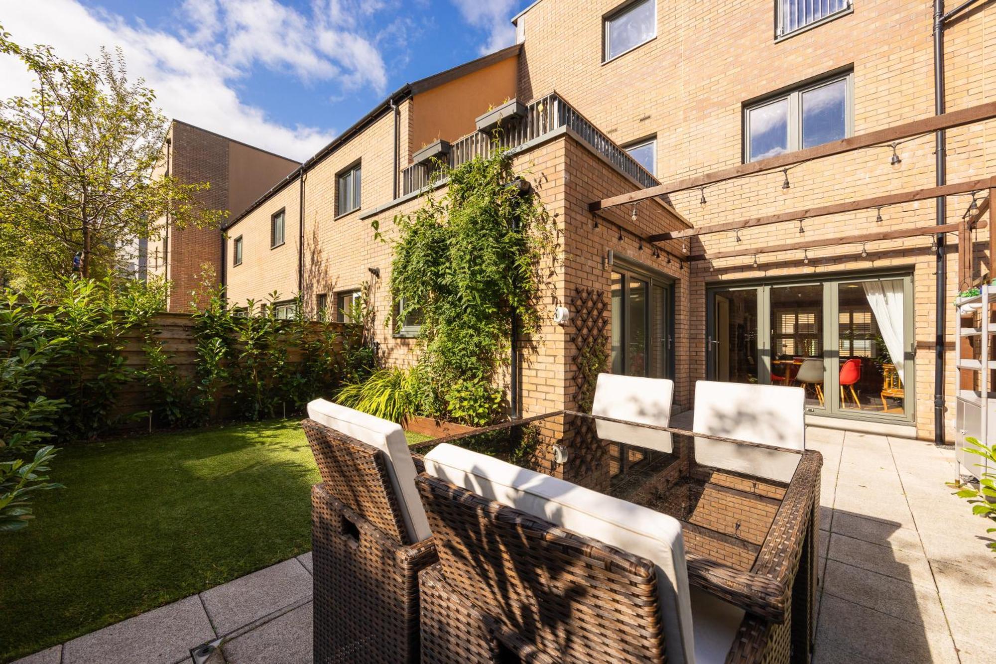 Gorgeous Central 3 Bed House Free Parking & Garden - Edinburgh — Photos 3